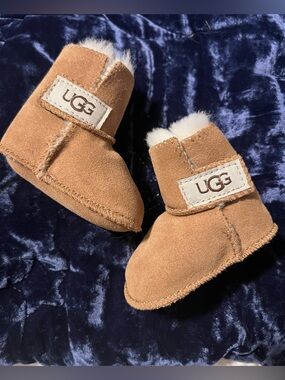 🥾 NWOT UGG Erin Baby Chestnut Booties